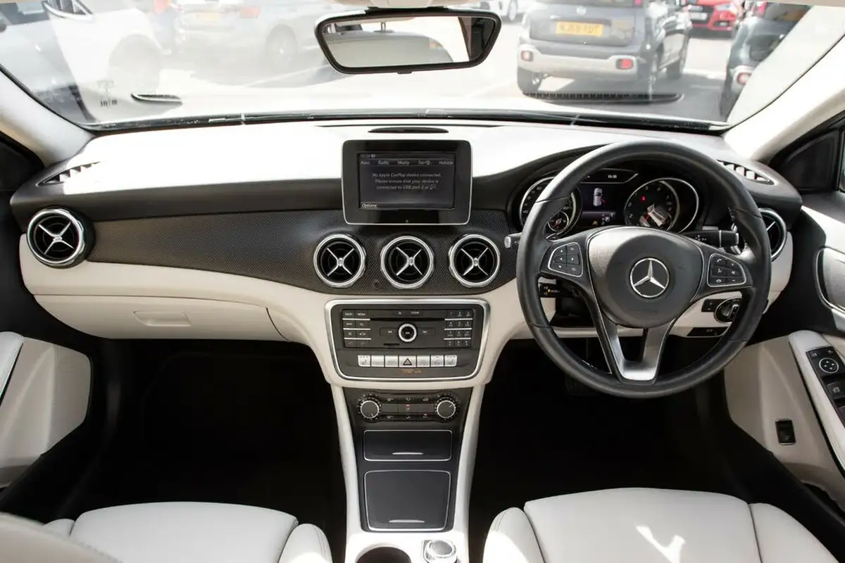 2018-mercedes-benz-gla-class-16-gla-200-se-156ps-executive-7g-dct-big-3