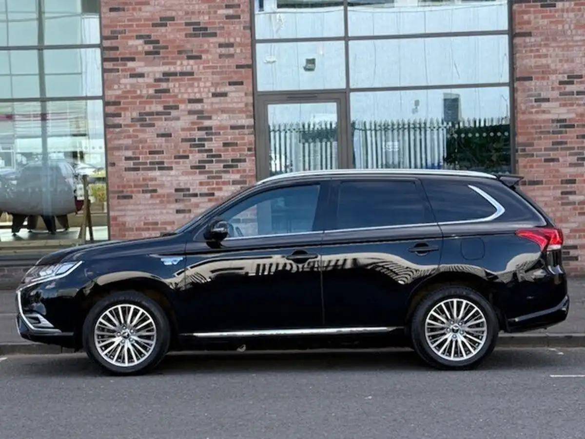 2021-mitsubishi-outlander-24-exceed-phev-big-27