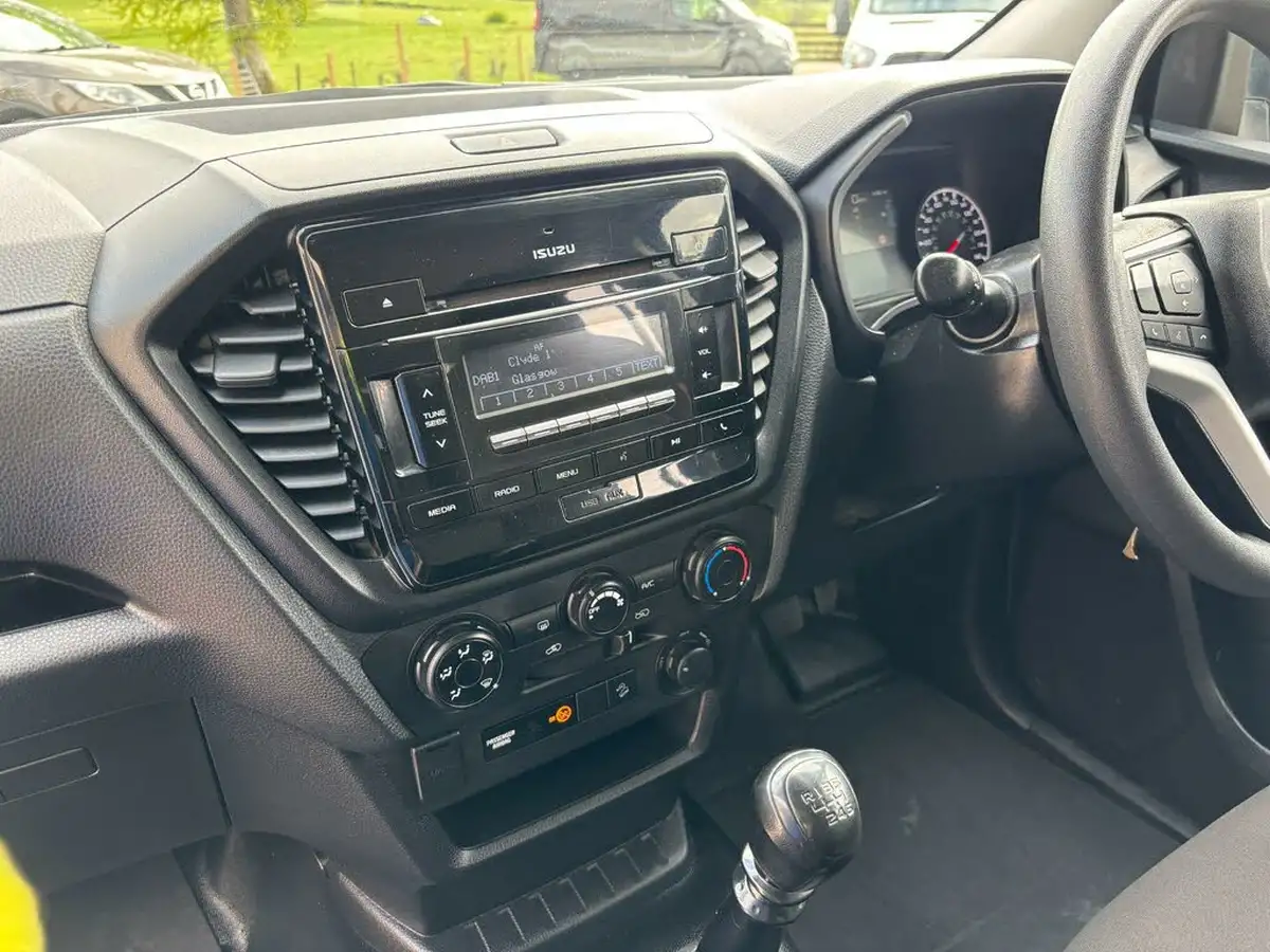 2021-isuzu-d-max-19td-utility-4x4-double-pickup-big-19