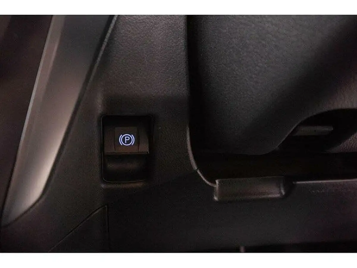 2016-toyota-avensis-18-v-matic-business-edition-saloon-4d-big-36