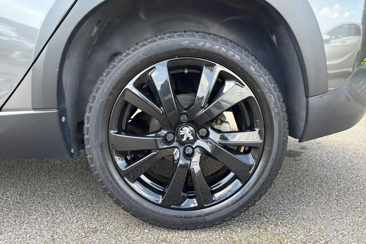 2016-peugeot-2008-suv-12-puretech-gt-line-130bhp-big-12