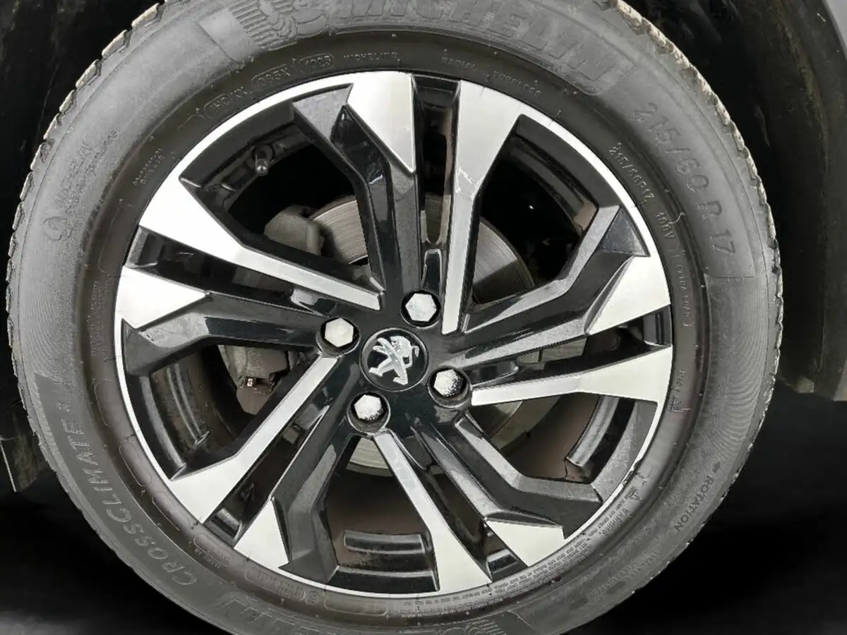 2022-peugeot-2008-suv-12-puretech-gt-big-10