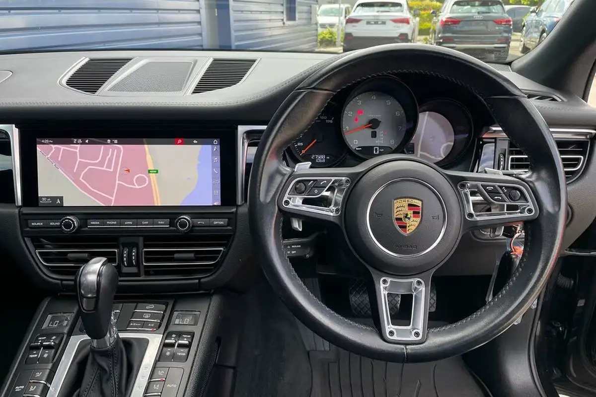 2020-porsche-macan-30-s-big-32