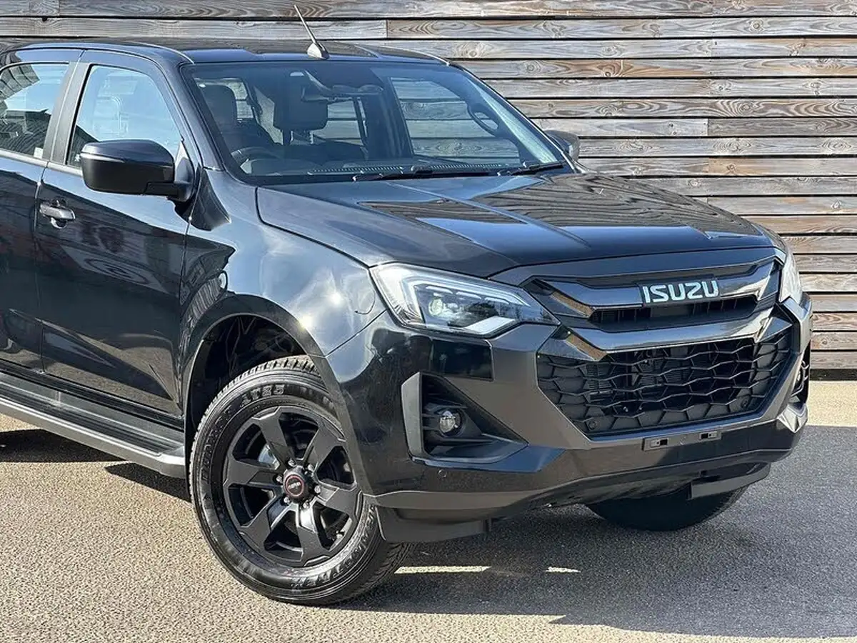 2025-isuzu-d-max-19td-v-cross-big-4