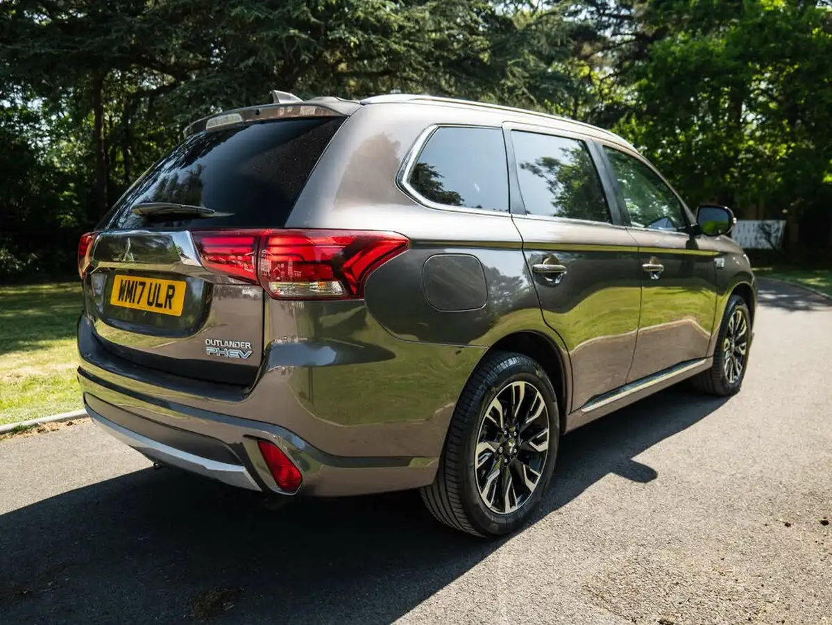 2017-mitsubishi-outlander-20-4hs-phev-5st-big-6