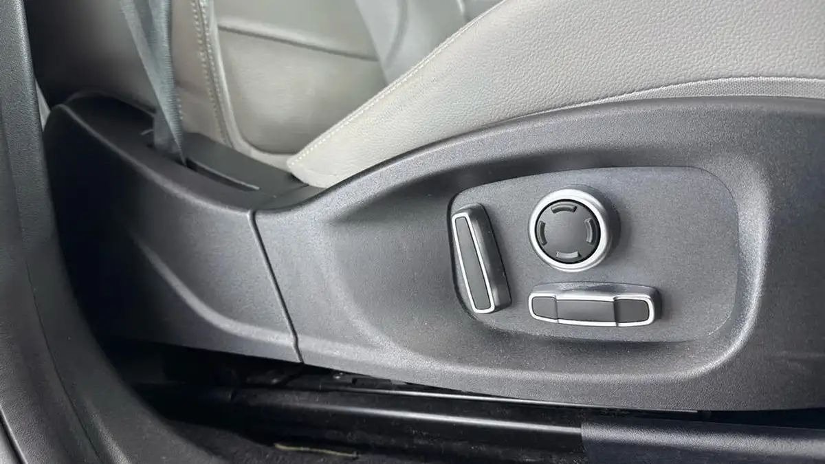 2021-jaguar-e-pace-15-p300e-r-dynamic-se-big-24