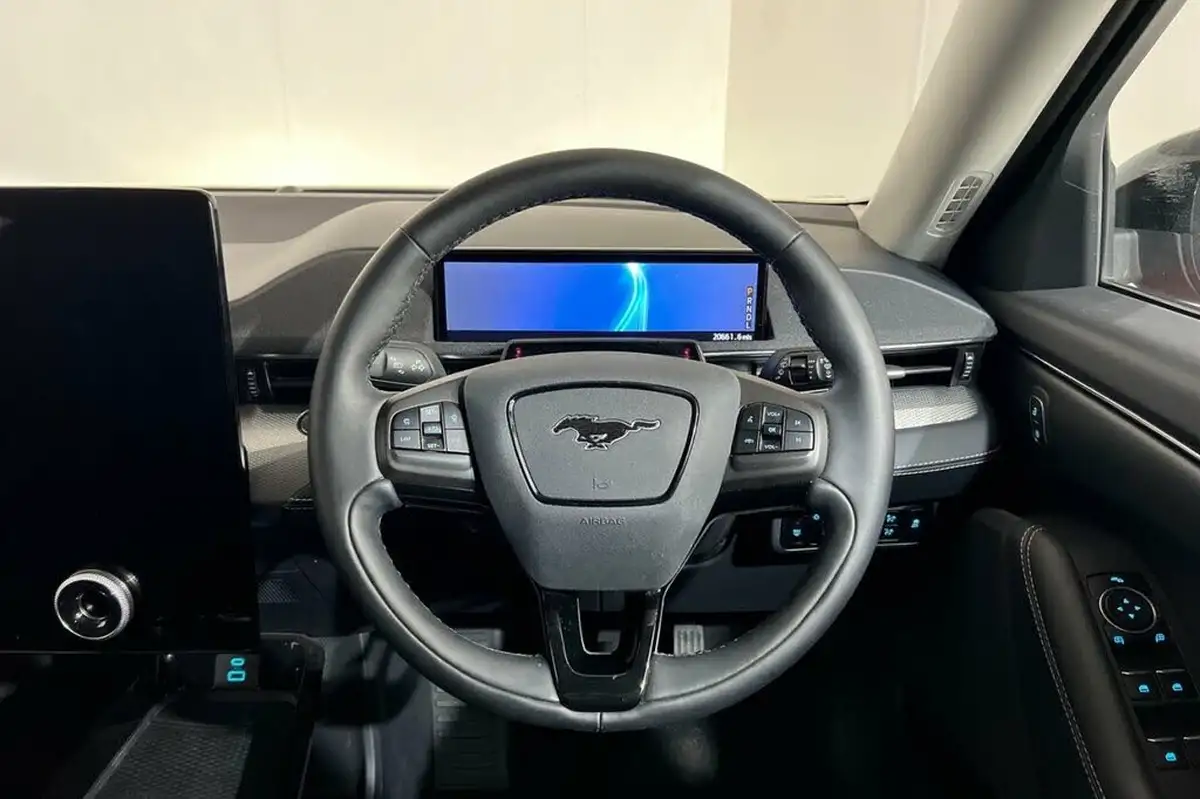 2023-ford-mustang-mach-e-big-14