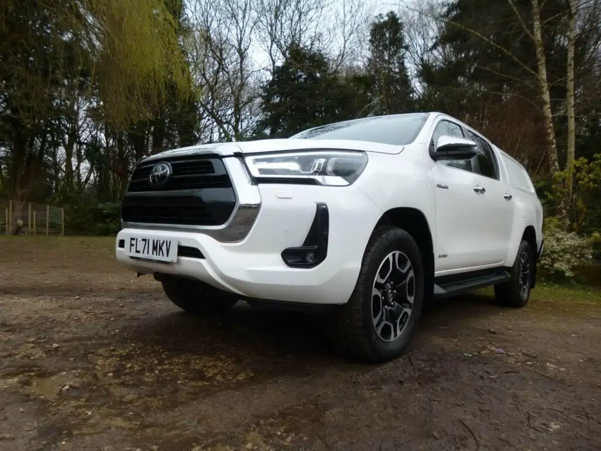 2021-toyota-hi-lux-24d-4d-invincible-150hpeu6d-big-12