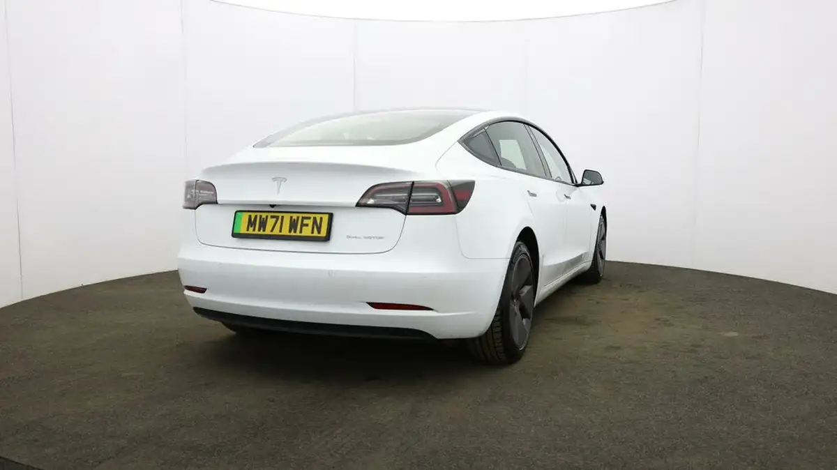 2022-tesla-model-3-e-long-range-big-60