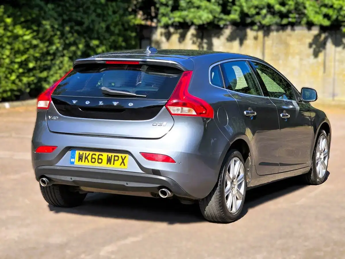 2016-volvo-v40-20td-d3-inscription-geartronic-big-15