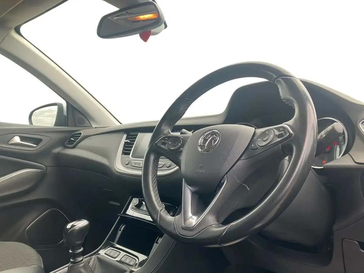 2018-vauxhall-grandland-x-15td-sport-nav-big-8