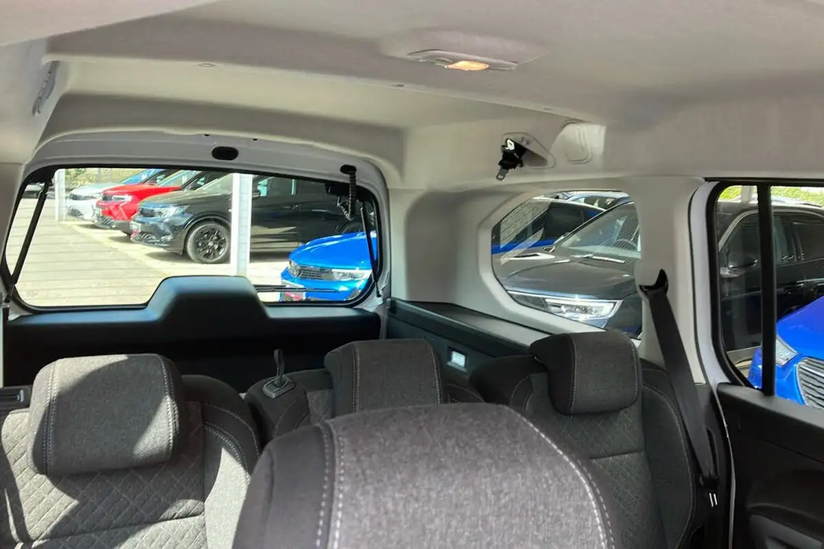 2024-vauxhall-combo-life-e-ultimate-xl-7st-big-31