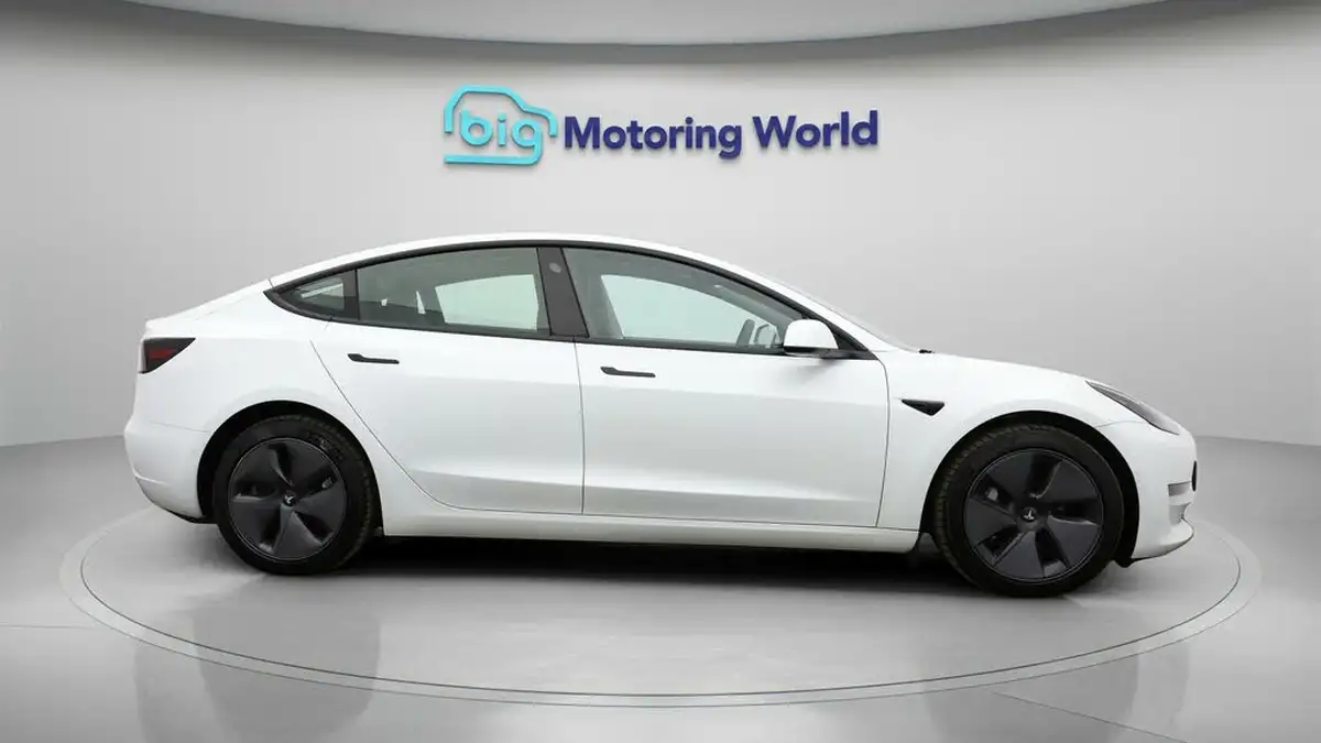 2022-tesla-model-3-e-long-range-big-7