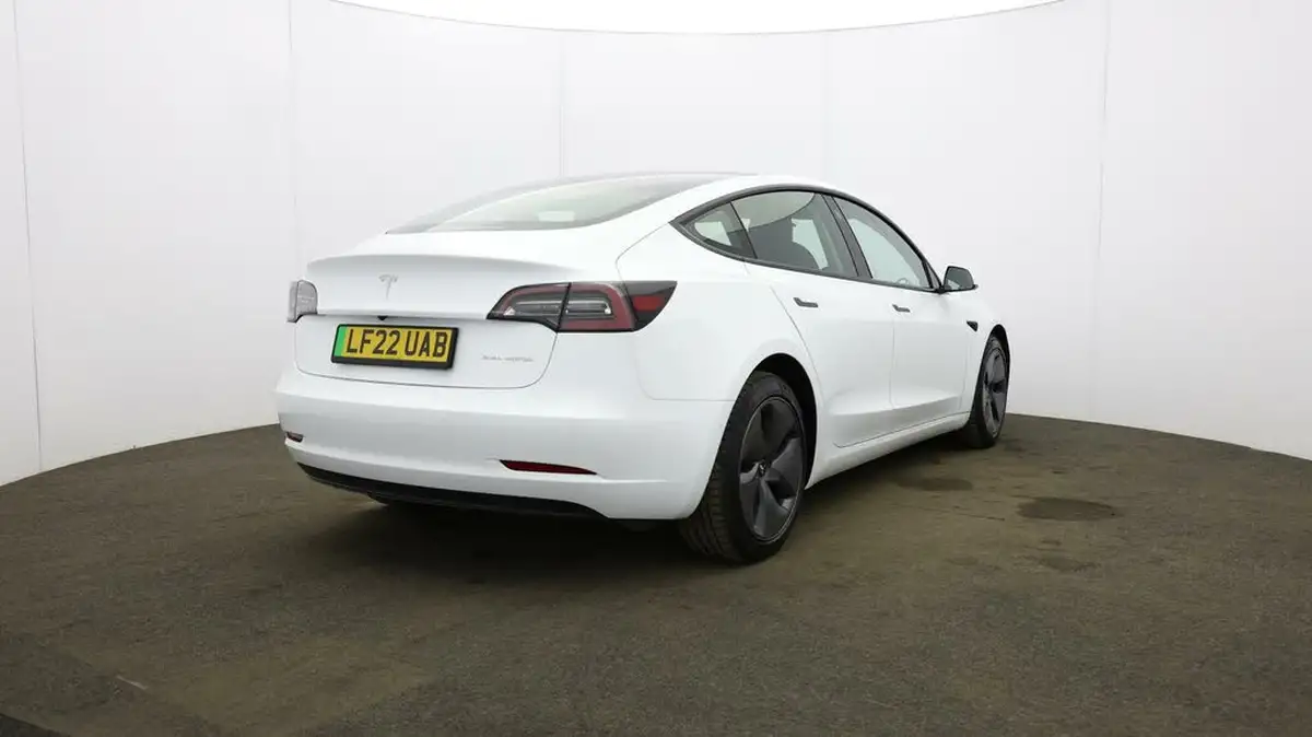 2022-tesla-model-3-e-long-range-big-59