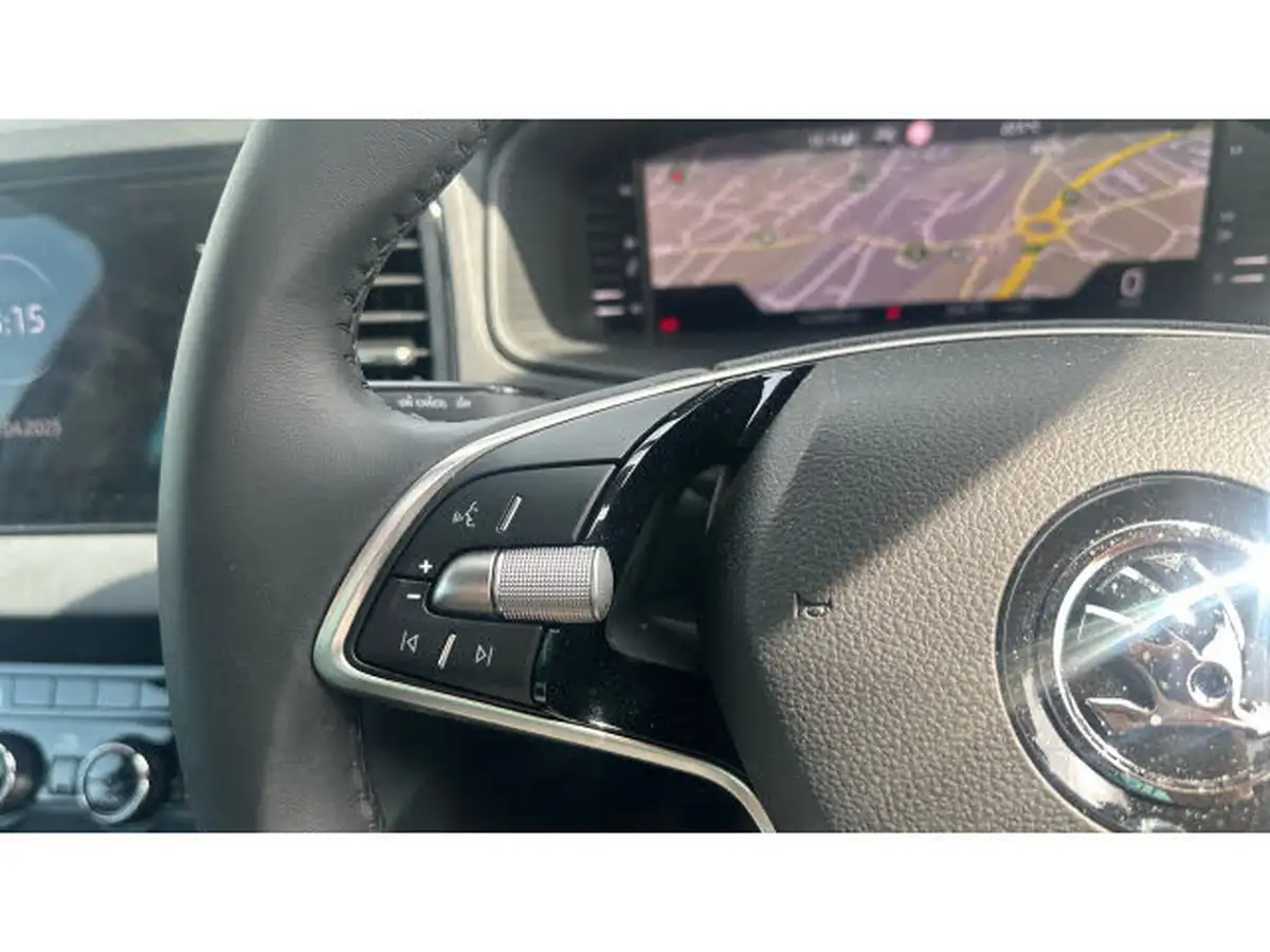 2025-skoda-karoq-10-tsi-se-drive-116ps-big-16