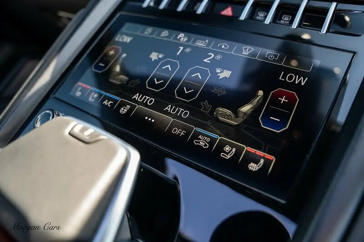 2021-lamborghini-urus-40-no-trim-big-52