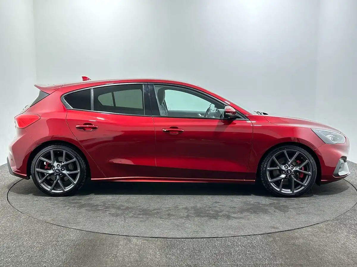 2020-ford-focus-20-st-hatchback-big-7