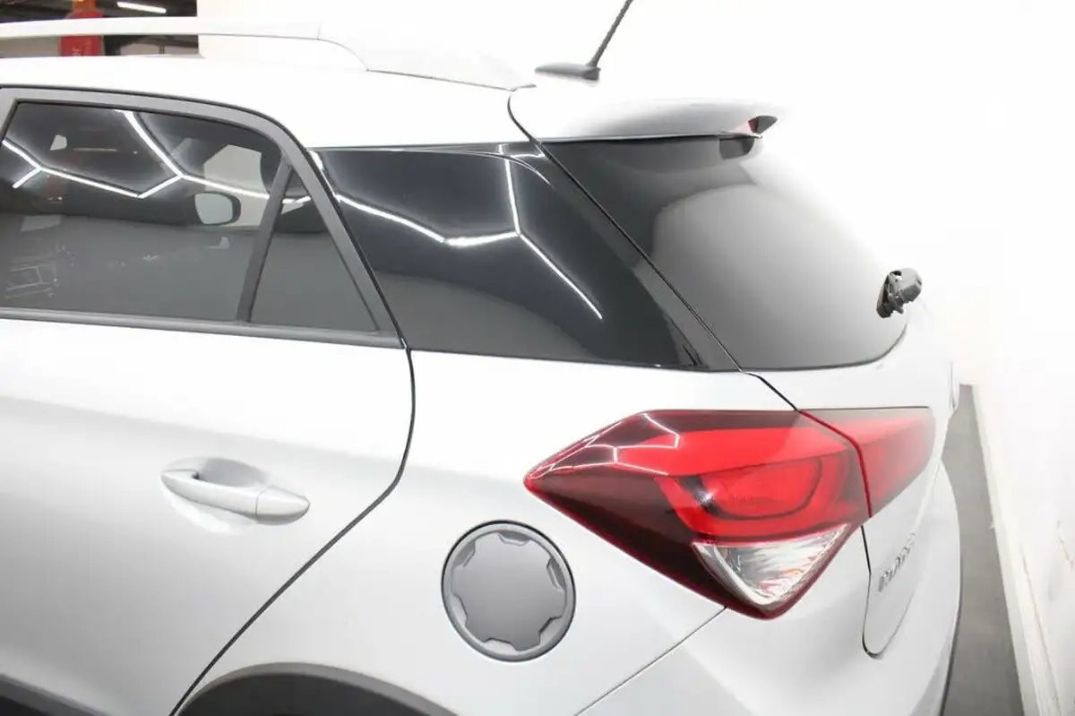 2016-hyundai-i20-10-active-big-26