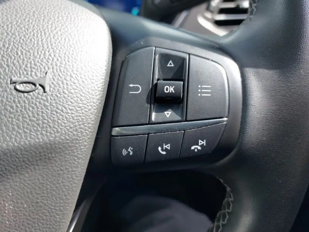2022-ford-focus-10t-active-vignale-155ps-hybrid-mhev-hatchback-big-14