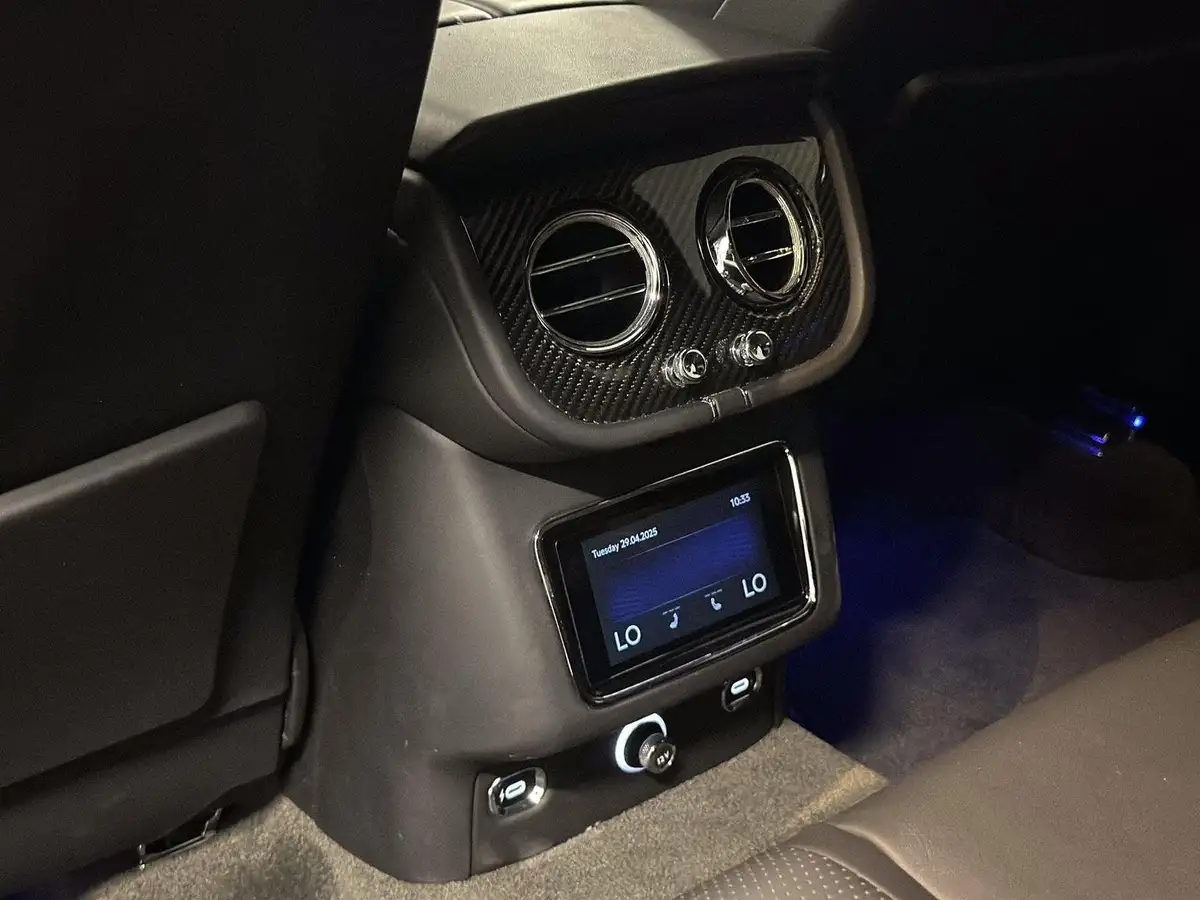2022-bentley-bentayga-40-v8-big-28