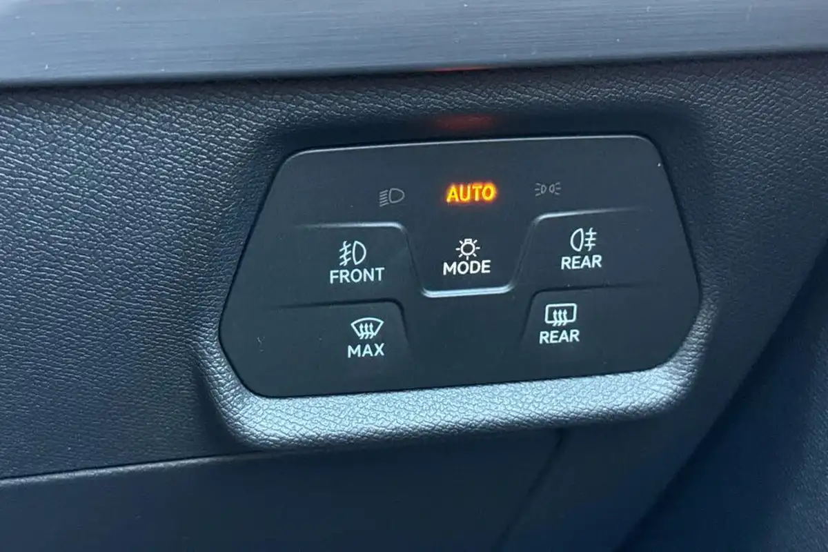 2021-seat-leon-14-e-hybrid-fr-hatchback-big-25