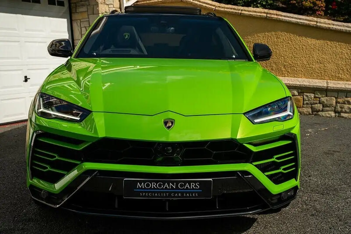 2021-lamborghini-urus-40-no-trim-big-24