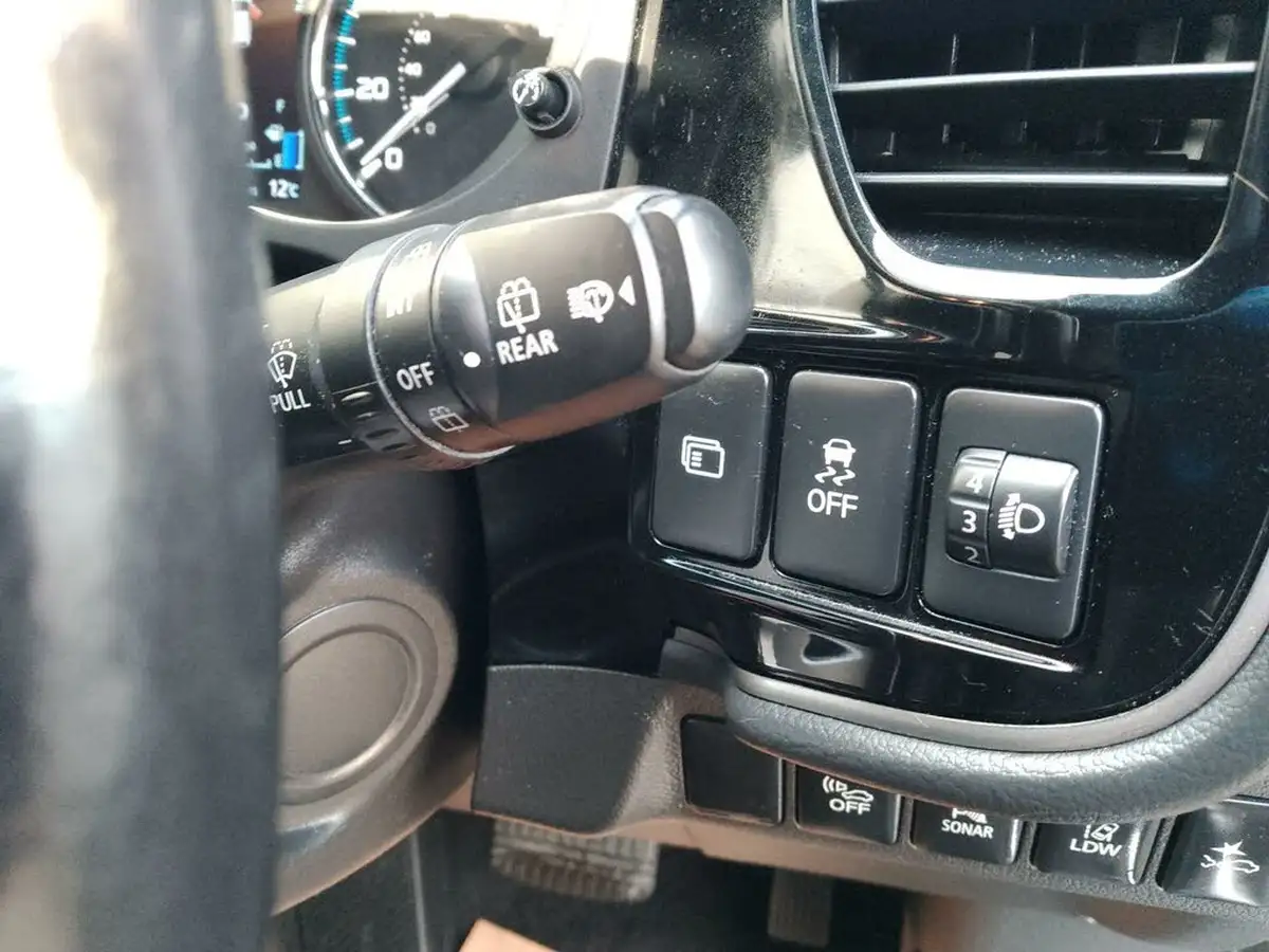 2021-mitsubishi-outlander-24-dynamic-safety-phev-big-36