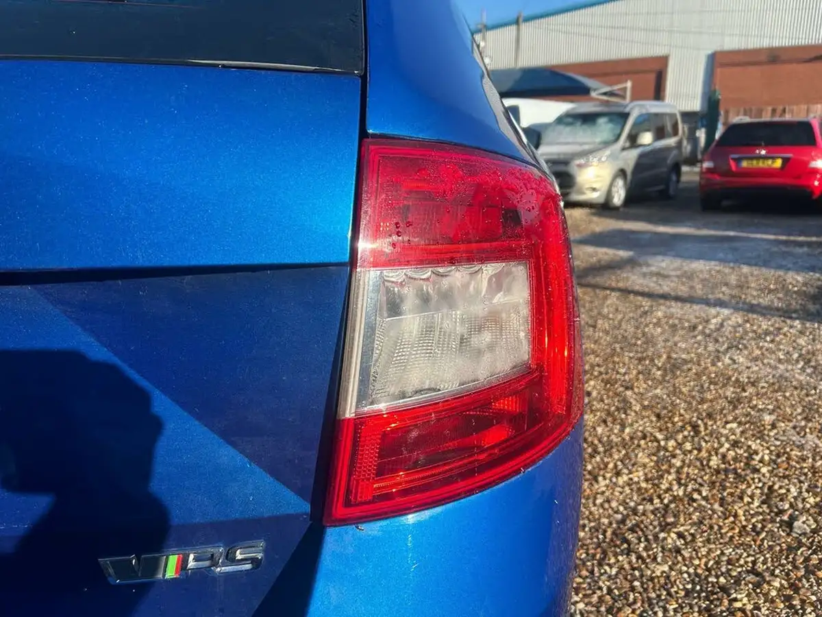 2014-skoda-octavia-20tdi-vrs-estate-dsg-big-77