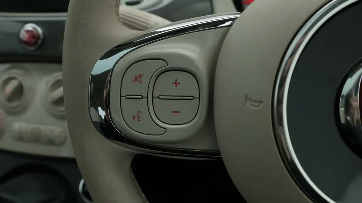 2020-fiat-500-10-lounge-big-25