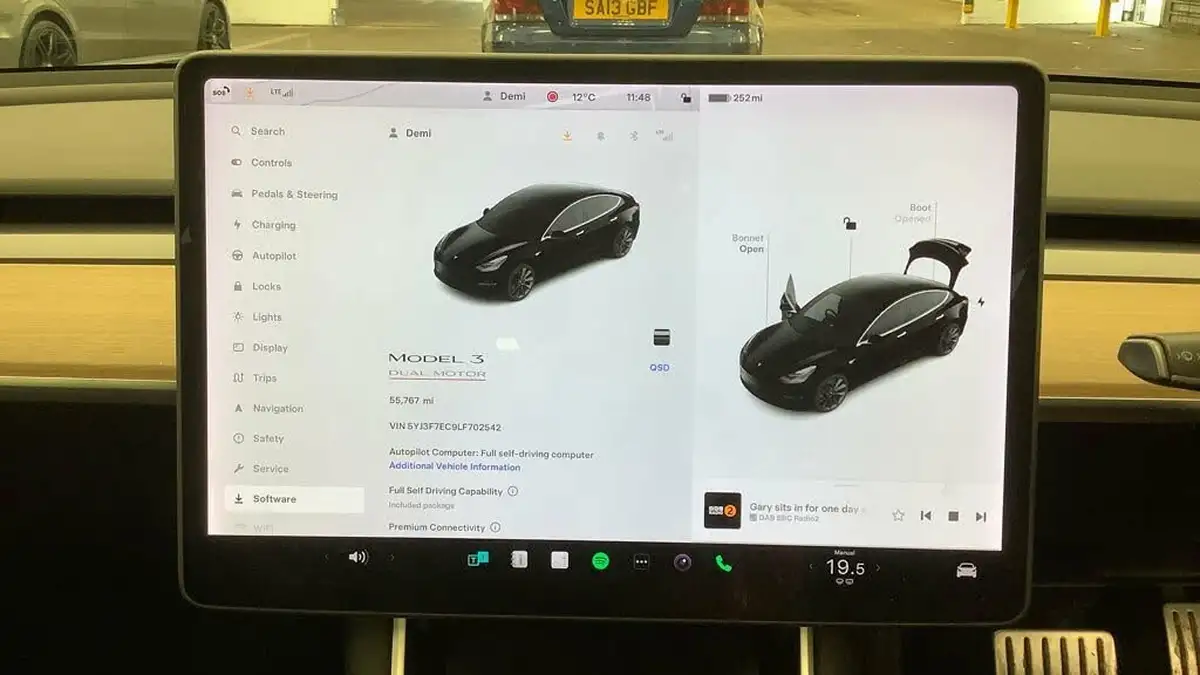 2020-tesla-model-3-e-performance-big-10