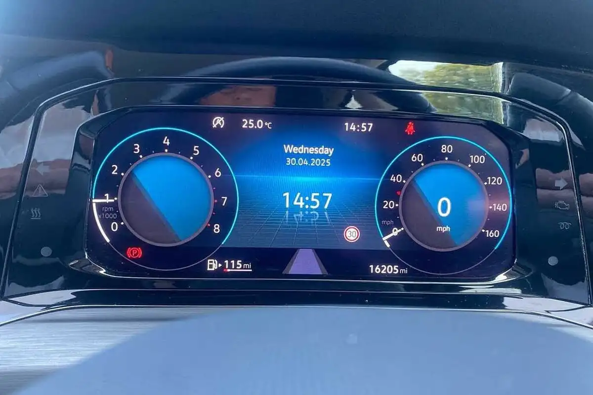 2023-volkswagen-golf-15-tsi-style-edition-130ps-big-15