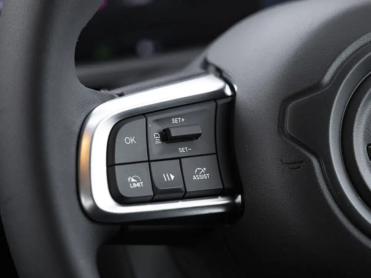 2025-jeep-avenger-12-gse-summit-big-10