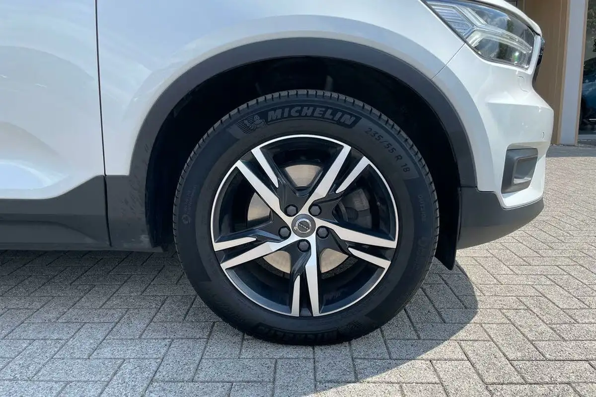 2019-volvo-xc40-20td-d3-r-design-awd-geartronic-big-12