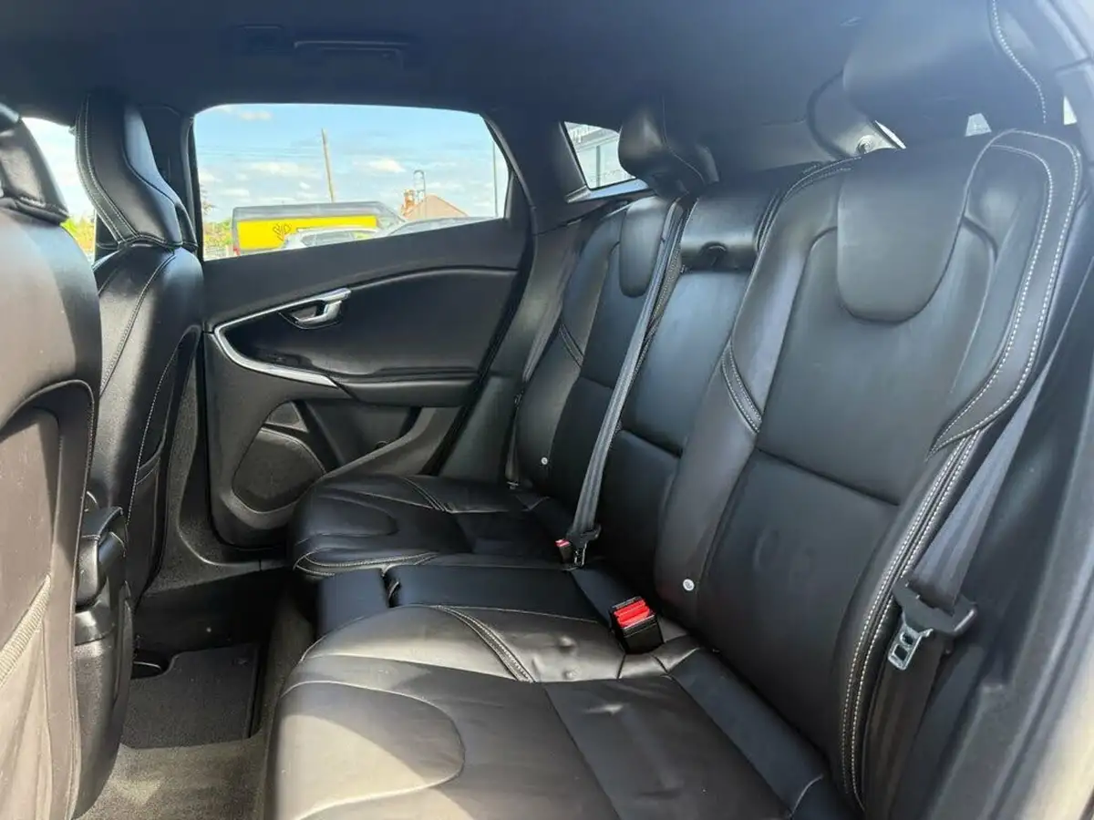 2019-volvo-v40-20-t3-r-design-pro-big-36