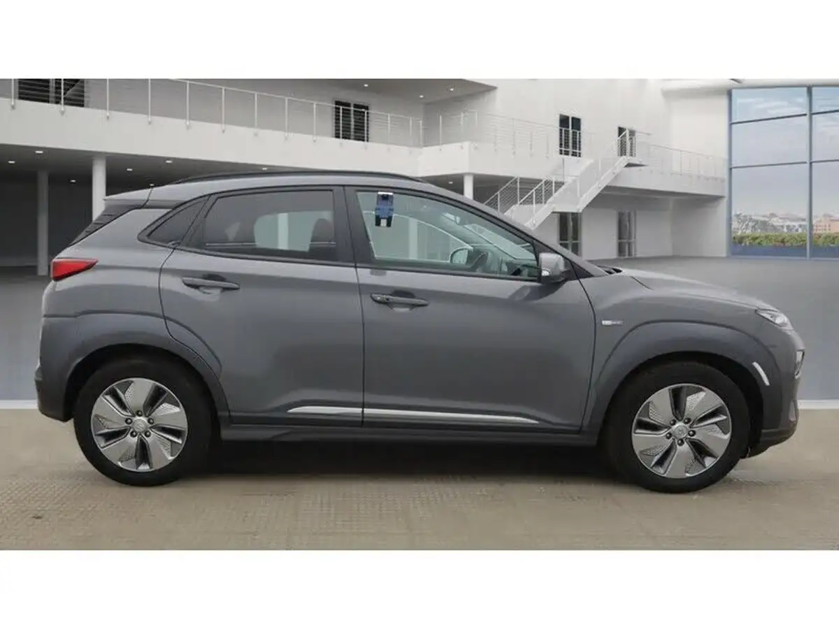 2021-hyundai-kona-e-premium-204ps-big-2
