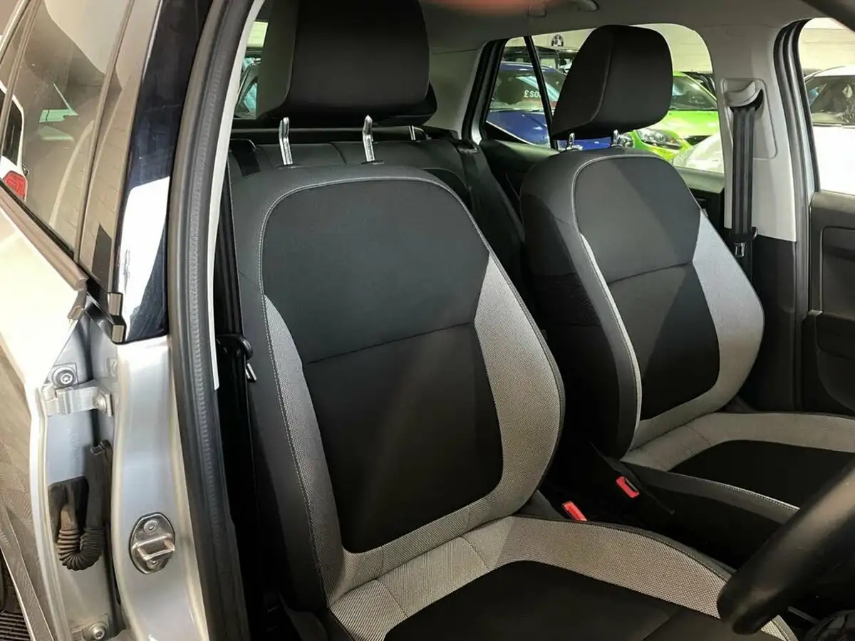 2015-skoda-fabia-12-tsi-se-90ps-hatchback-big-9