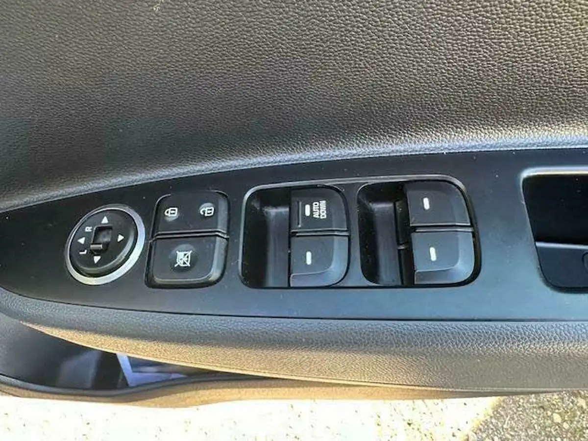 2019-hyundai-i10-12-se-auto-big-13