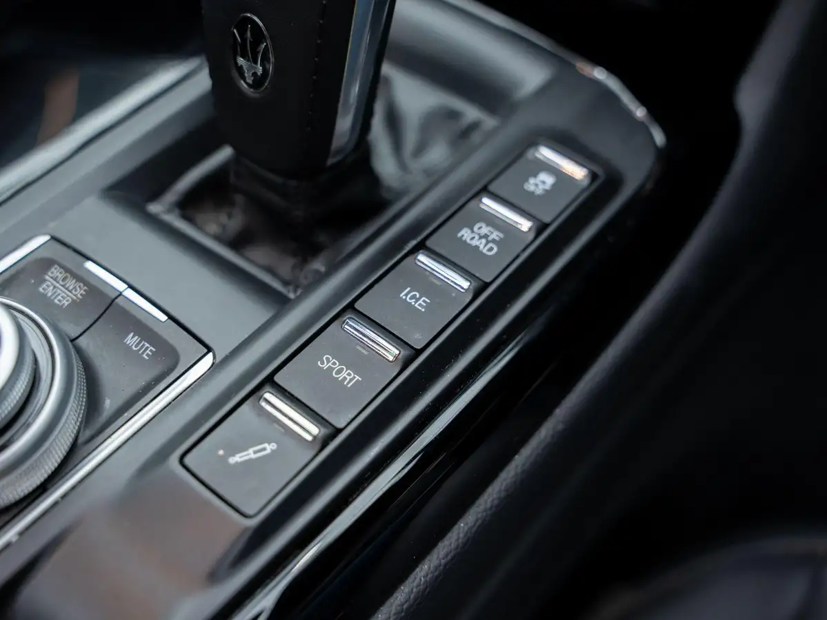 2021-maserati-levante-20-gt-big-25