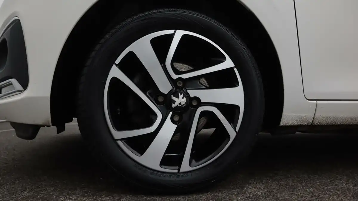 2021-peugeot-108-10-allure-hatchback-5d-big-18