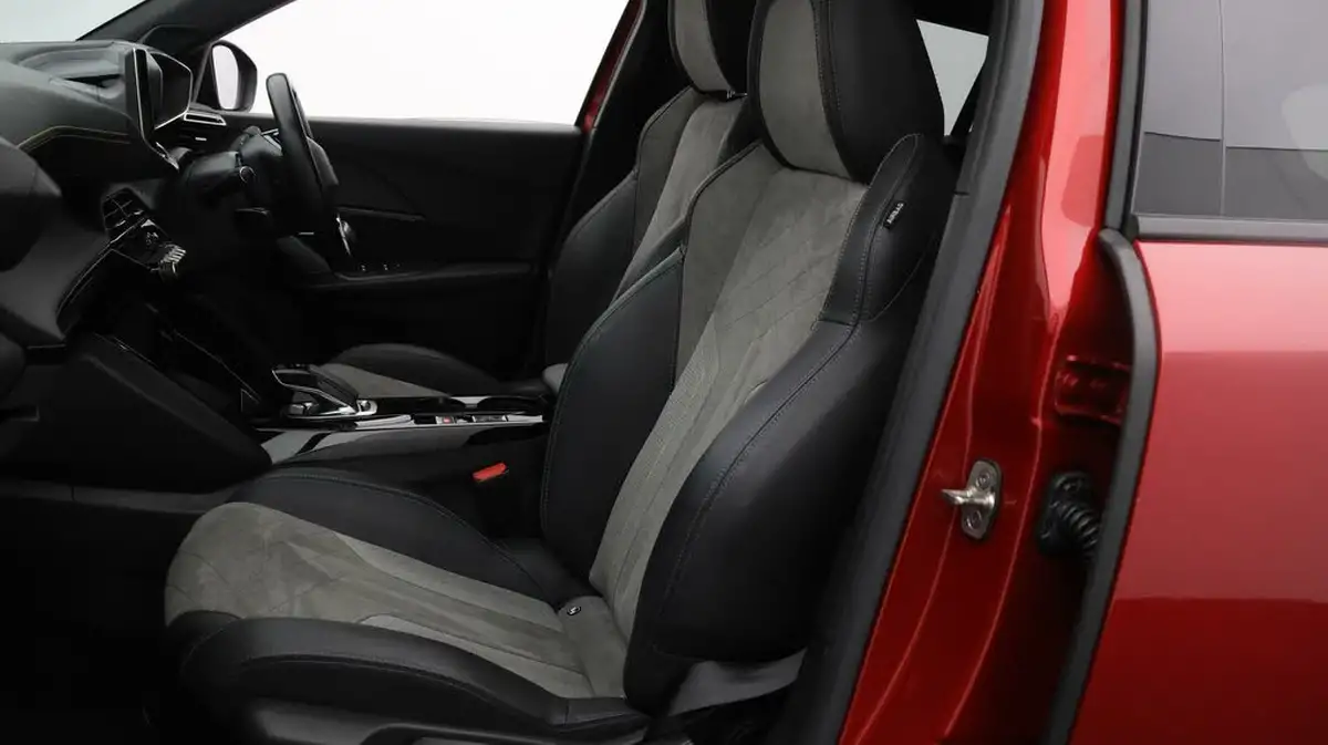 2021-peugeot-2008-suv-e-gt-premium-big-14