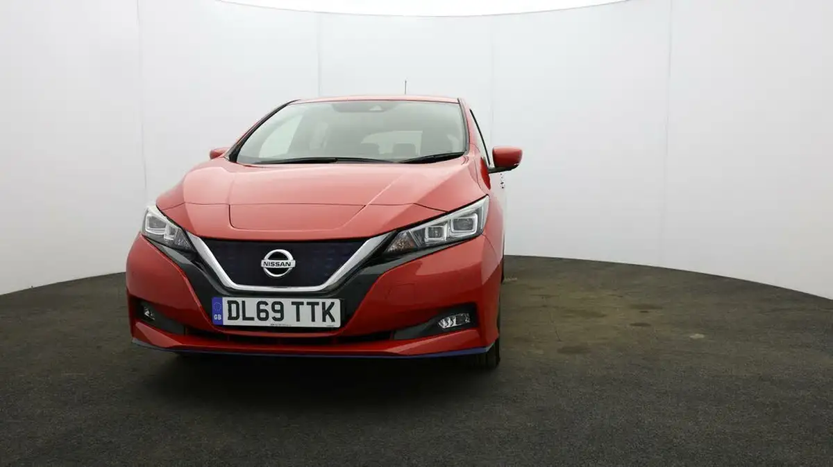 2020-nissan-leaf-e-e-tekna-big-1