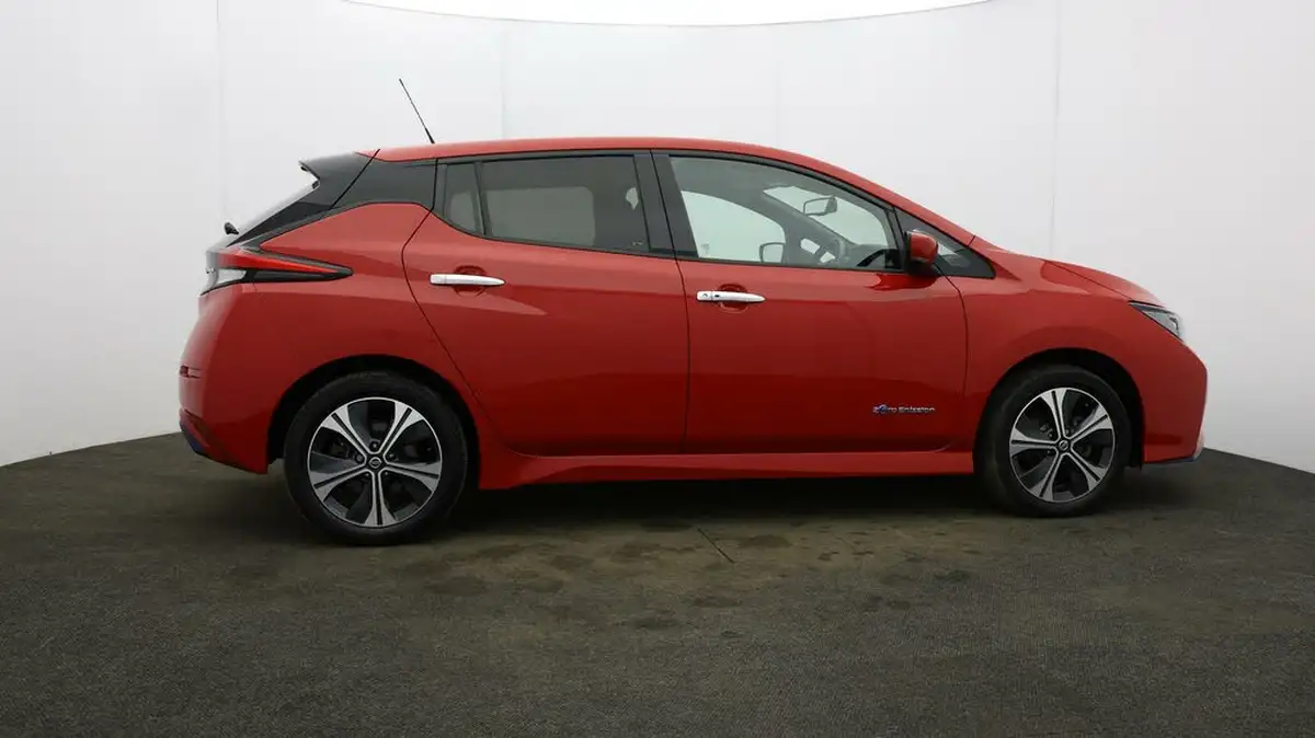 2020-nissan-leaf-e-e-tekna-big-47