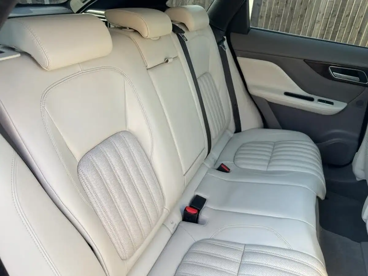 2017-jaguar-f-pace-20i-portfolio-250ps-1997cc-big-21