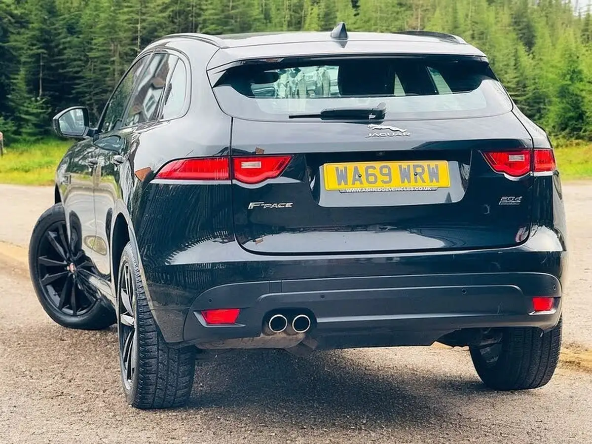 2019-jaguar-f-pace-20-i4d-chequered-flag-180ps-big-23