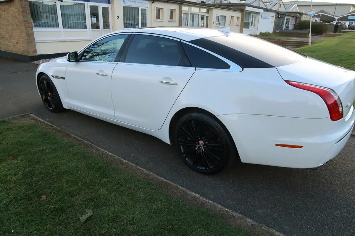 2015-jaguar-xj-series-30td-xj-portfolio-lwb-auto-big-8