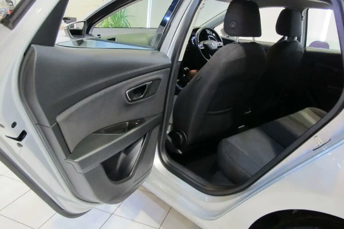 2015-seat-leon-16tdi-se-tech-pack-110ps-hatchback-5d-big-38