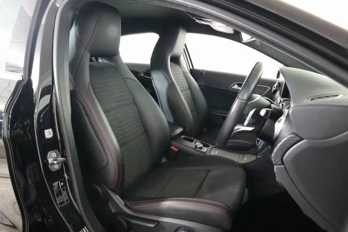 2018-mercedes-benz-a-class-16-a180-amg-line-ss-7g-dct-big-30