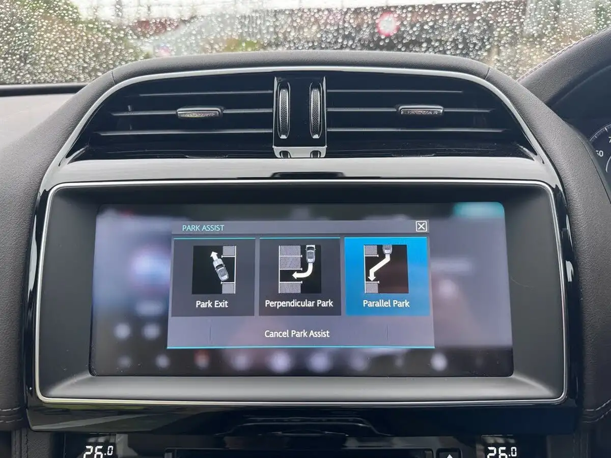 2019-jaguar-f-pace-20i-portfolio-250ps-ss-big-29