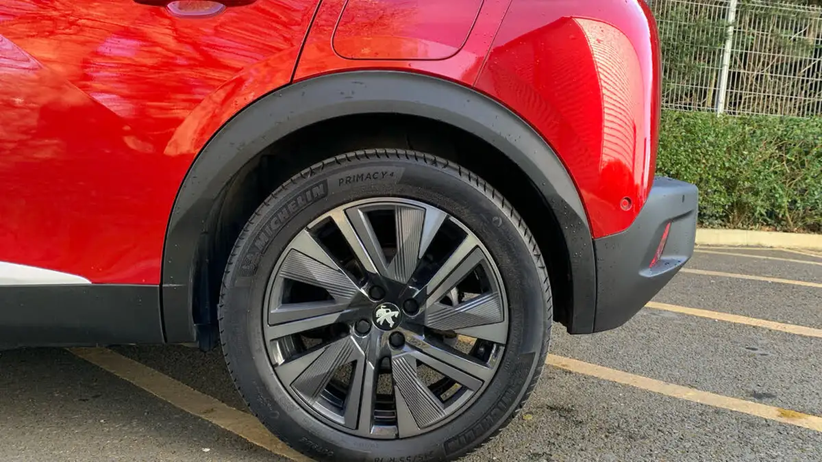 2022-peugeot-2008-suv-e-gt-premium-big-15