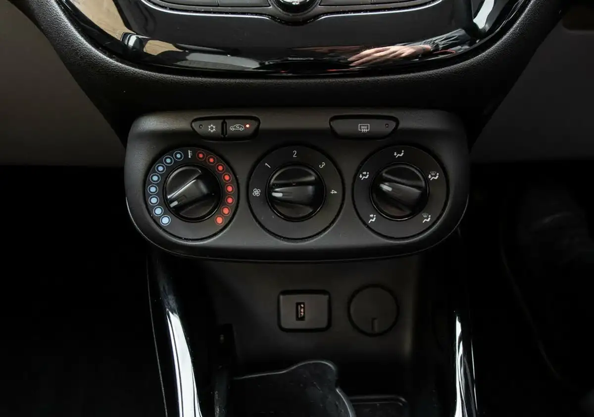 2016-vauxhall-corsa-14i-se-90ps-5d-1398cc-auto-big-28